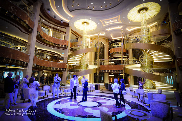 Barco Regal Princess - atrium - Fotografia: www.luxury360.es